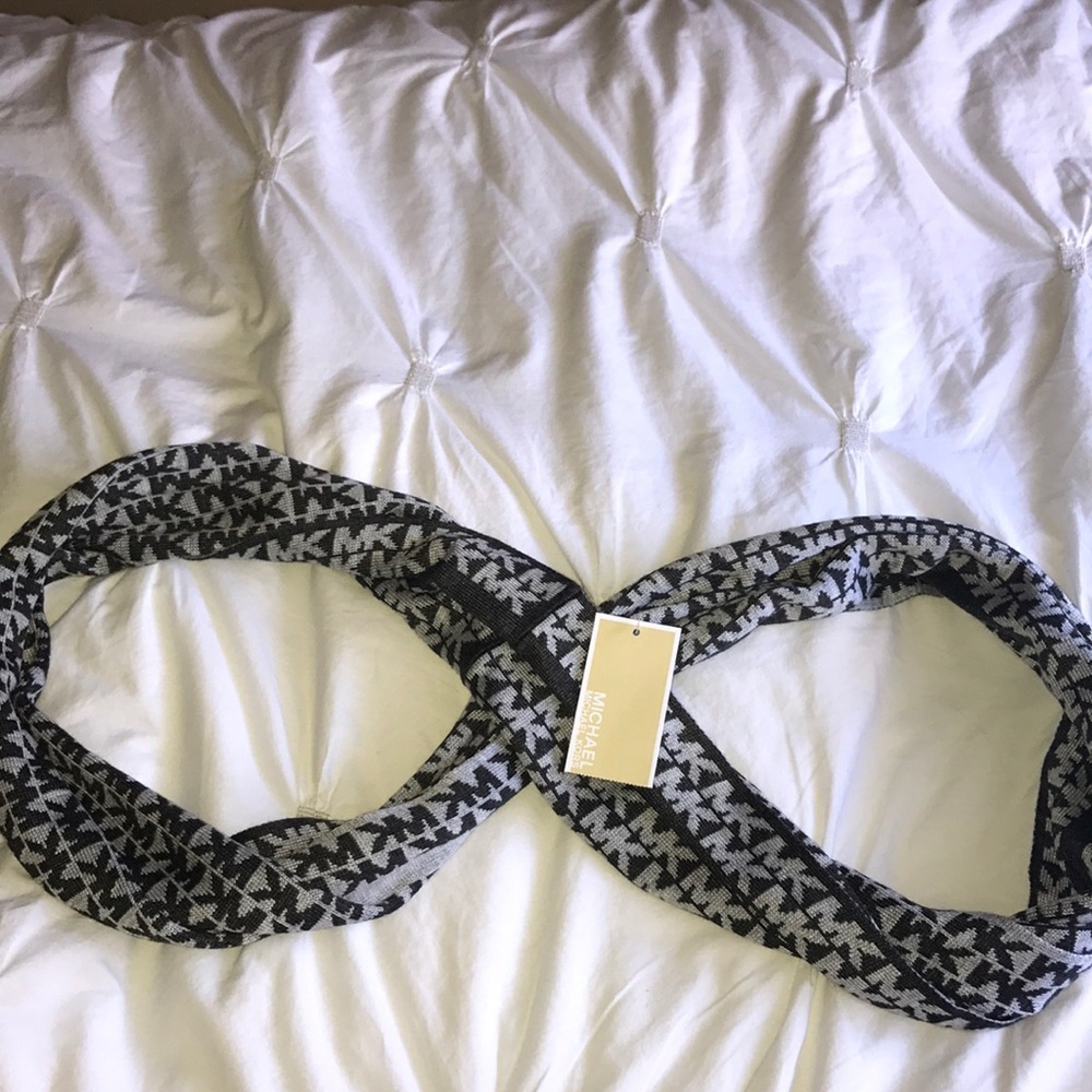Michael kors infinity scarf